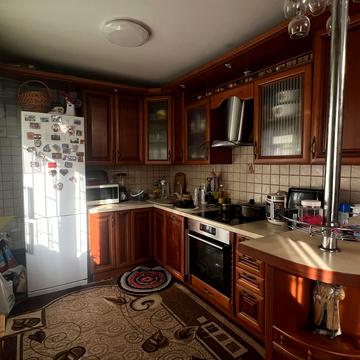 Горлівська вул., 220