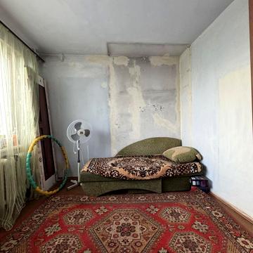 Космонавтів вул., 86