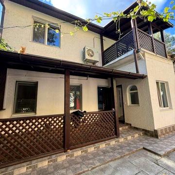 ЦЕНТР! Квартира с отдельным входом, 138 м², терраса, подвал, 2 этажа