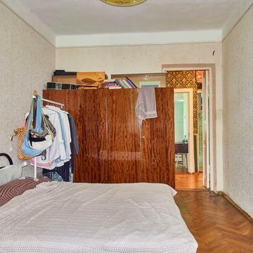 Братська вул., 4