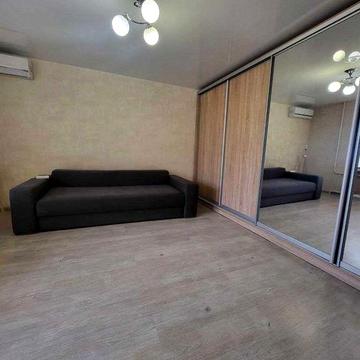 Оренда однокімнатної квартири в центрі.