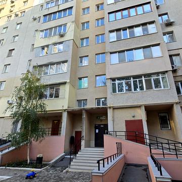 Академіка Сахарова вул., 26