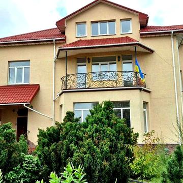 Продаж розкішного будинку біля озера в с.Петрушки, Київська область