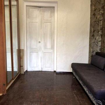 Велика квартира частково під ремонт