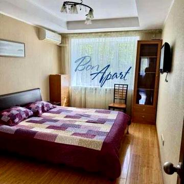 Русанівська набережна вул., 45