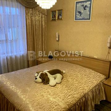 Миколи Ушакова вул., 8