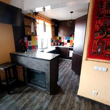 Здається 4х кімнатна квартира в центрі з ремонтом,меблями та технікою