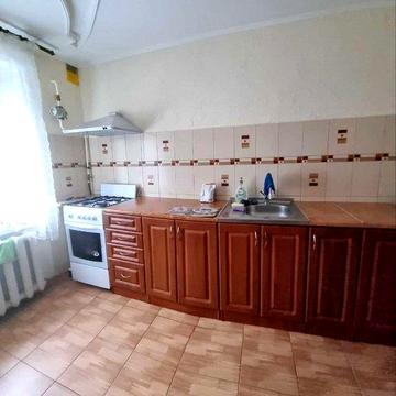 Продається повноцінна 1-кімнатна квартира на Виставці