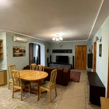 Продам 4-ри кімнатну квартиру 86 м&#178; на Новомиколаївці + ГАРАЖ