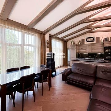 Саржинська вул., 2