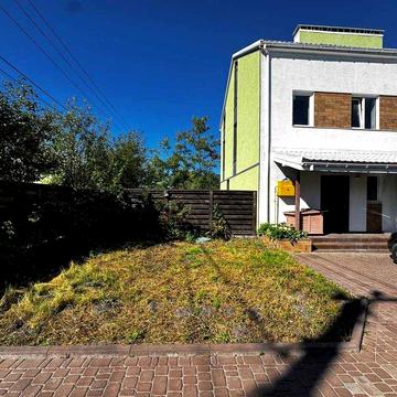 Кутовий таунхаус з чистовим наповненням та великою ділянкою