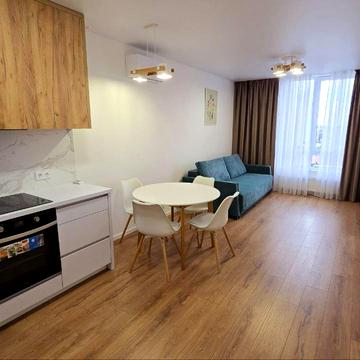 Космічна вул., 5