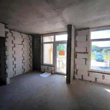 Продаю велику 2к в заселеному будинку. Газ. Окремий вхід