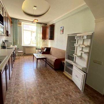 В оренду 3 кімнатна квартира по вул. Соборна