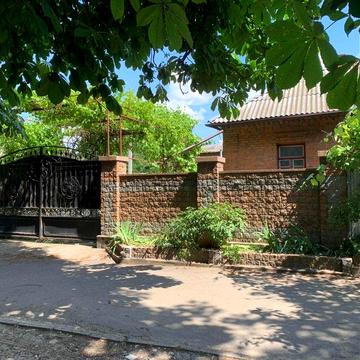 Частина будинку з ділянкою в Південно-Західному районі