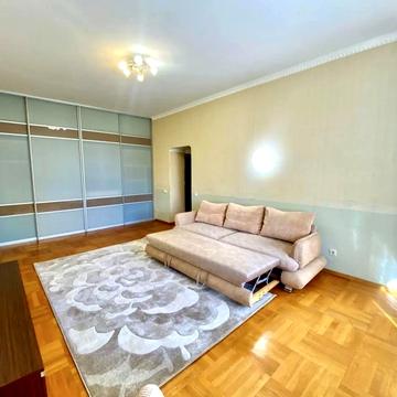 Володимира Івасюка просп. (Героїв Сталінграду), 6