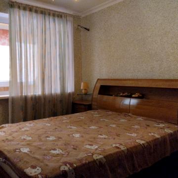 Анатолія Петрицького вул., 7