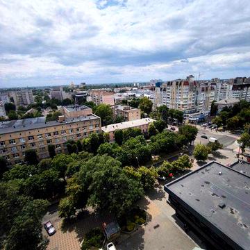 Здам 2х кімнатну квартиру в центрі з меблями і технікою