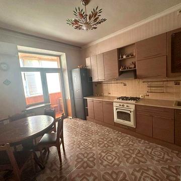 Печерськ!Продам 2-рівневу квартиру по Бойчука 12