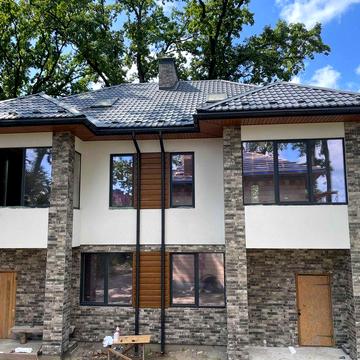 Продам будинок 140 м2 в топовій локації, всі центральні комунікації