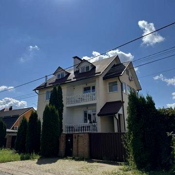 Просторий будинок у Ворзелі на 8 сотках землі