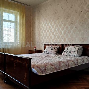 Микільсько-Слобідська вул., 4