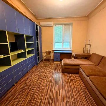 2-кімнатна квартира у сталінці, Центр, просп. Лесі Українки