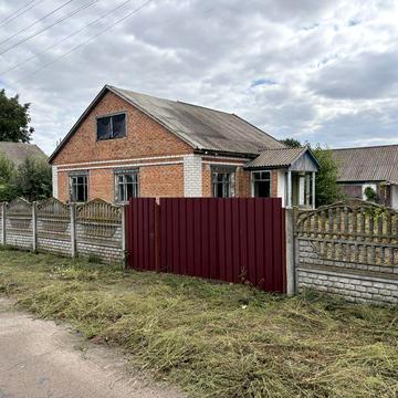 Продам бадинок з господарчими спорудами