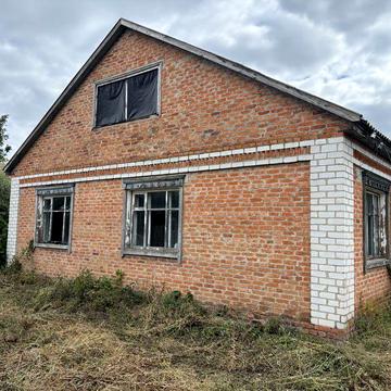 Продам бадинок з господарчими спорудами