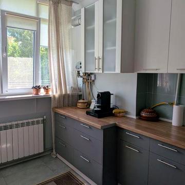 Продам 2-х кім н атну кв артиру в хорошому районі міста.