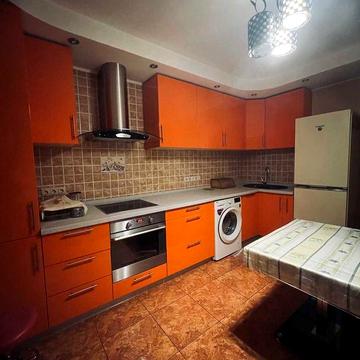 Продається 2-кім. квартира з ремонтом та меблями вул. Братиславська 9а