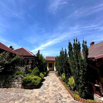 Продається дачно - туристичний комплекс  в с.Велика Слобідка( Хмельн.