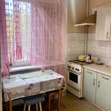Поздовжня вул., 1