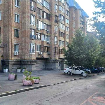 Продам 2-кімнатну квартиру на Кониського, 64-68