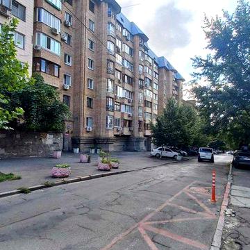 Продам 2-кімнатну квартиру на Кониського, 64-68