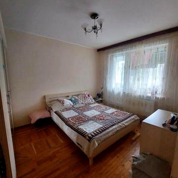 Продам великогабаритну 4-и кімнатну квартиру по вулиці Державності.