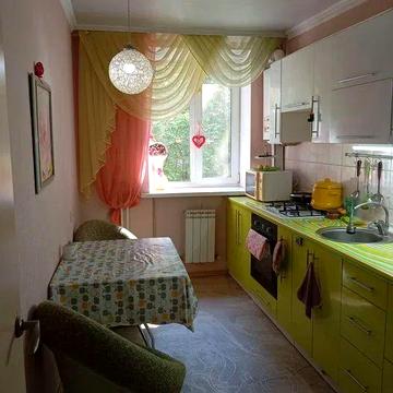 Продам великогабаритну трикімнатну квартиру на Н.Миколаївці.