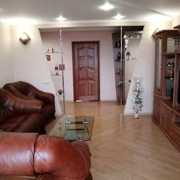 Продам 4 к. квартиру в центрі.