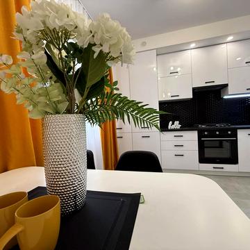 Миру вул., 12