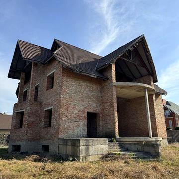 Продаж просторого будинку с. Дачне