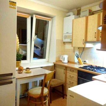 Продаж 3-кімнатної квартири в цегляному будинку по вул. Зеленій