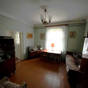 Особняк р-н центру окремий двір міські комунікації