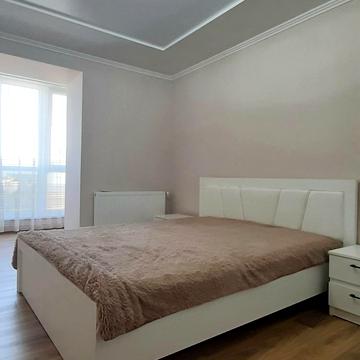 Степана Бандери просп., 85