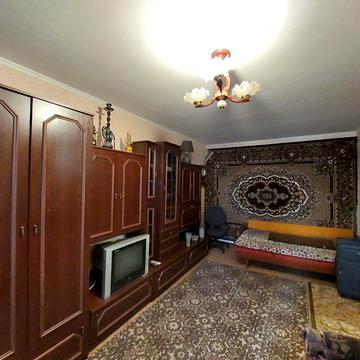 Космонавтів вул., 17