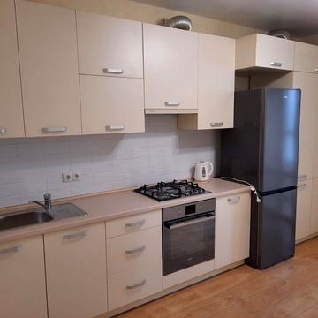 Героїв Крут вул., 1