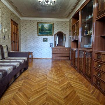 Академіка Єфремова вул. (Командарма Уборевича), 18