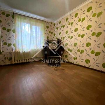 Продається 3-кімнатна квартира з окремим входом у районі Ластівка