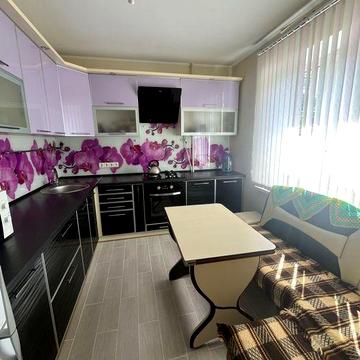 Продам 3 кімнатну квартиру по вул. Незалежності