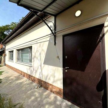 Двоповерхова квартира на землі з авторським дизайном на Молдаванці!