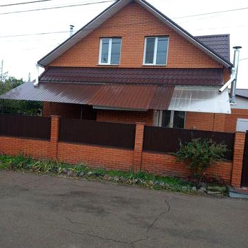 Продається дво-поверховий будинок  на два входи на дві сімї . 10 сот.